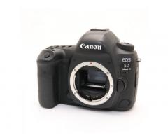 Excellent condition Canon EOS 5D Mark IV Full Frame Camera - 1