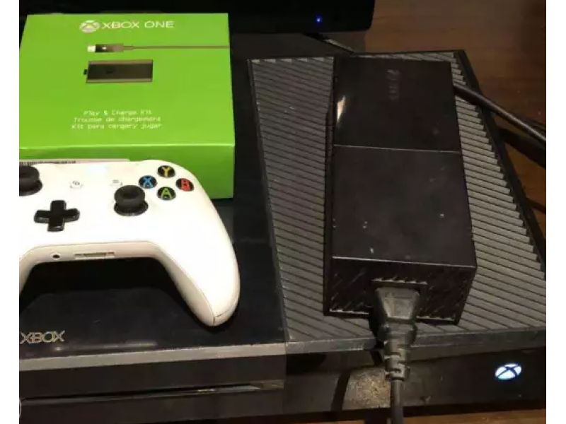 Xbox one with two games - 1