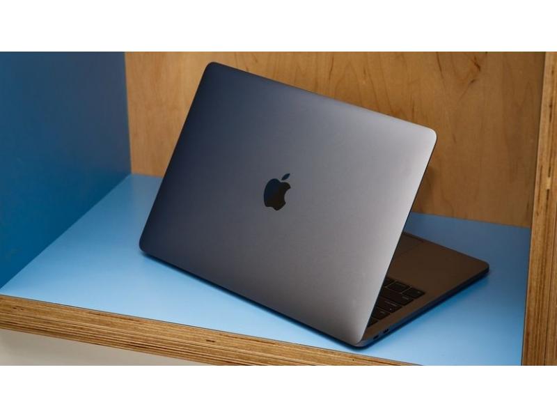 2017 MacBook Pro 15 Space Gray - 1