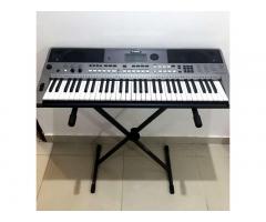 ** YAMAHA PIANO WITH STAND, LIKE NEW, BOXED ** - 1