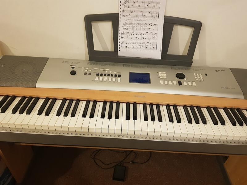 Yamaha Digital Piano DGX-360 - 1