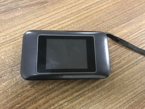 Zain Huawei E5787, Mobile Wi-Fi Touch 4G Portable Router - 1