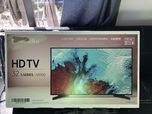 SAMSUNG SMART 32' HD TV - 1