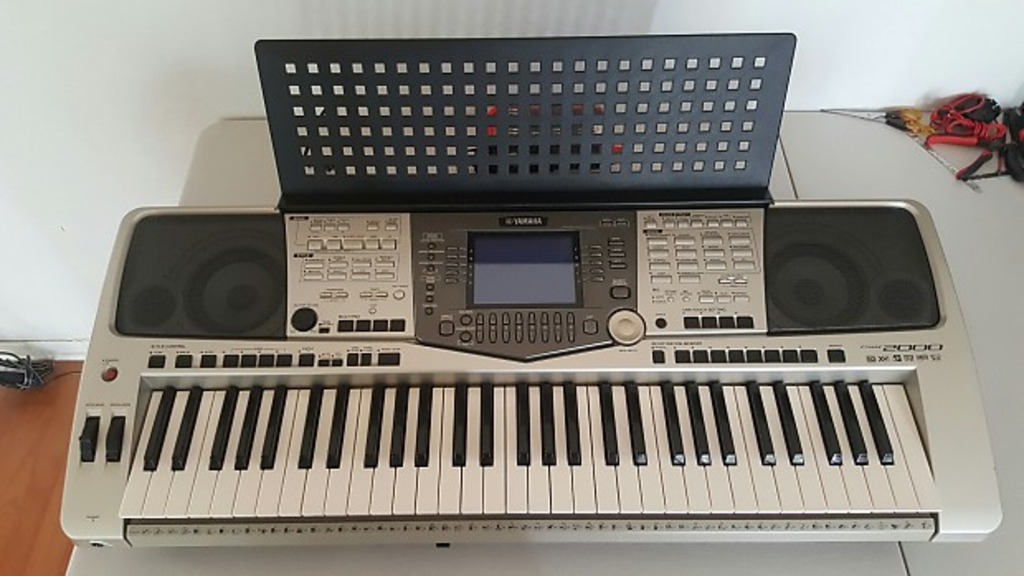 YAMAHA PSR 2000 with Soft Case - SOLD - 1