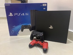 Playstation 4 Pro 1 TB with the box and 2 genuine controllers - 2