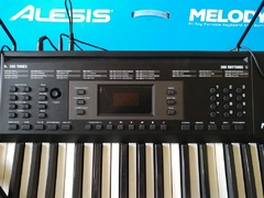 *** SOLD ***!Alesis MELODY 61 Portable 61-Key Keyboard with Built-In Speakers and Accessories