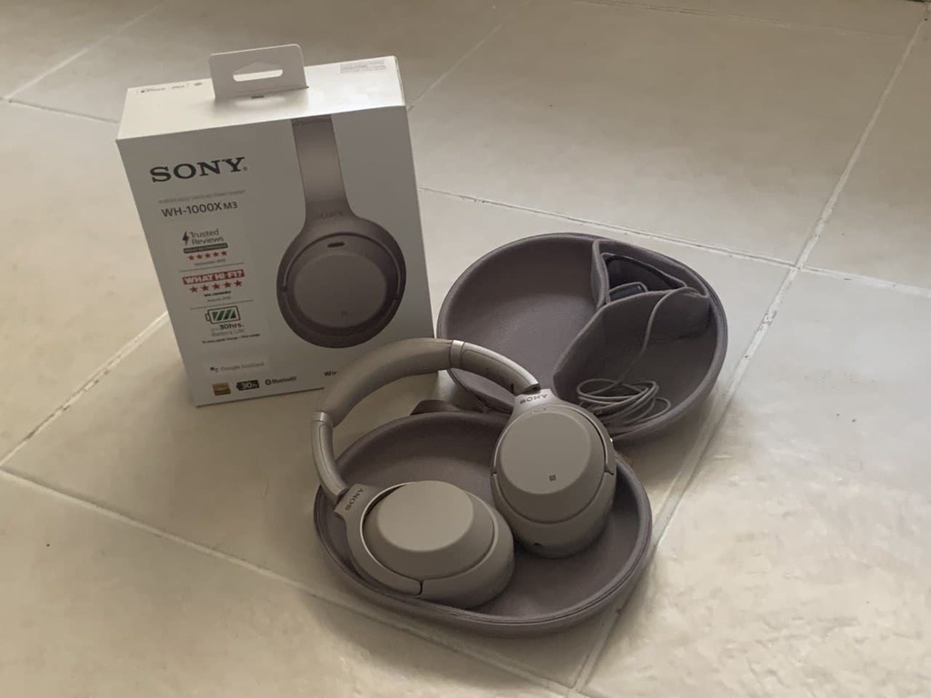 Sony WH-1000X M3 Professional Headphone with Noise Cancelling and NFC - 1