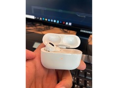 AIRPODS PRO - CHARGIN CASE AND LEFT SIDE