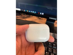 AIRPODS PRO - CHARGIN CASE AND LEFT SIDE - 2