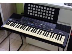 Yamaha PSR-210 Electric Piano Keyboard - 1