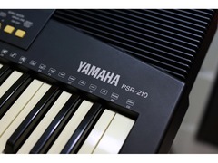 Yamaha PSR-210 Electric Piano Keyboard - 3