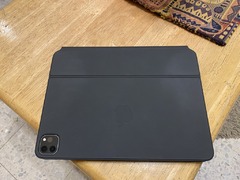 iPad Pro 11” 2020 WiFi 128GB + Apple Magic Keyboard + Folio Case
