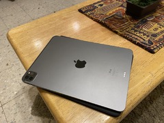 iPad Pro 11” 2020 WiFi 128GB + Apple Magic Keyboard + Folio Case