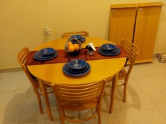 Extendable Dinning table,