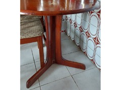 Sturdy varnished table - 1