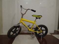 midsize bicycle (size 16) for sale  عجلة مقاس 16 فى حالة جيدة مناسب لطفل/ة من سن 6 الى 12 سنة - 1
