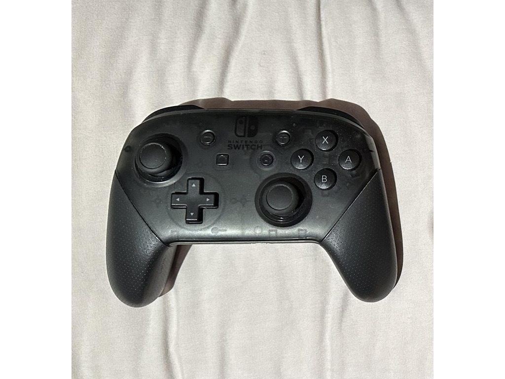 Nintendo Switch Pro Controller - 1