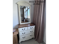 Wooden drawers and matching mirror - 1