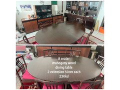 Extendable Mahogony dining table! - 1