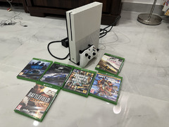 Xbox One S 2TB + 6 Games - 1