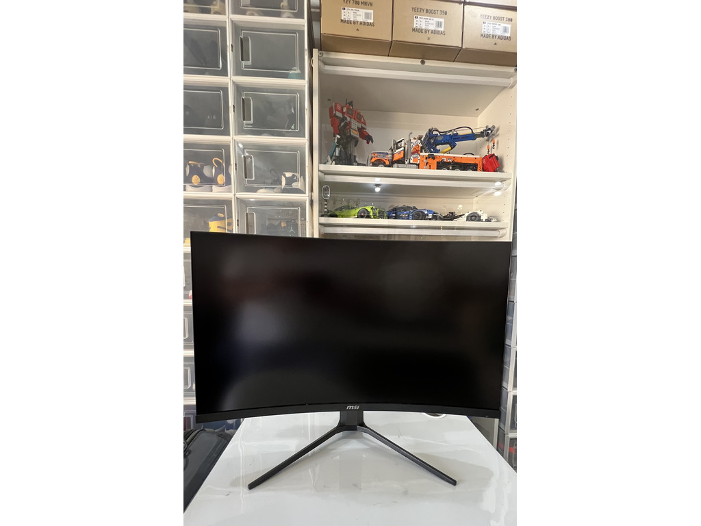 MSI 32 inch Curved Gaming Monitor - 1