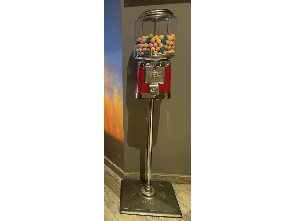 Round BEAVER Gumball/Candy/Nut Vending Machine Complete with Lock Key - 1