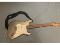 Fender Stratocaster ( Like new)