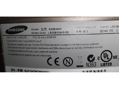 2 Samsung Monitors for sale + Free Headphones - 2