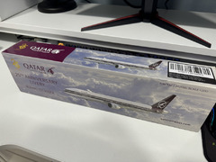 Qatar Airways Boeing 777-300ER 1:200 Model - 2