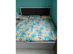 King size bed 180x200, excellent condition. With mattress