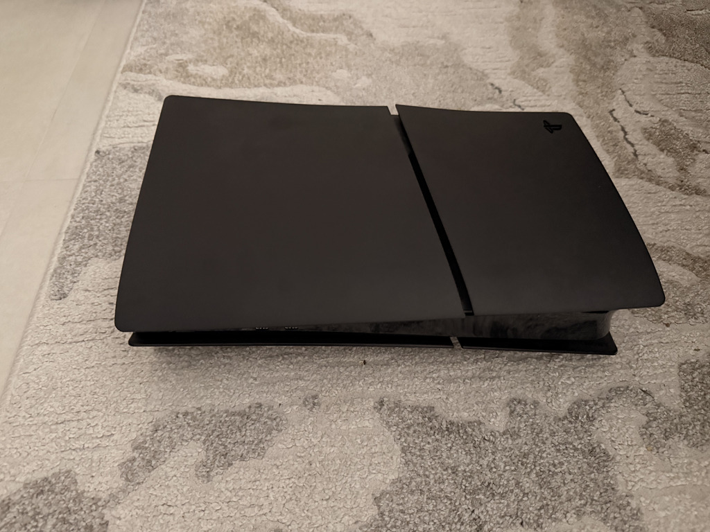 Lightly used ps5 slim (with disc) - 1