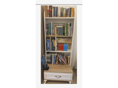 Cozy-Looking bookshelf - 4