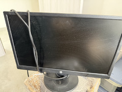 Used HP monitor with wires