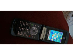 Selling Motorola RAZR2 V8