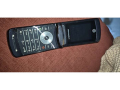 Selling Motorola RAZR2 V8