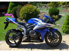 Honda CBR 600RR 2010 available