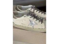 NEW: Golden Goose HI Star Classic with Spur (Women's)