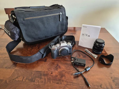 FUJIFILM X-T4 WITH 18-55 LENS (BLACK NOIR) + BAG + CHARGER