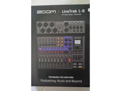 Zoom live track L8 mixer