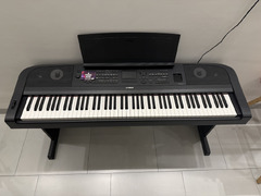 Yamaha DGX-670 Portable Grand Piano w/stand