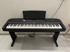 Yamaha DGX-670 Portable Grand Piano w/stand