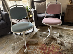 2 children desk chairs