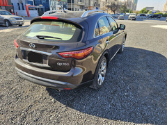 Infiniti QX70S 2014 (V8)