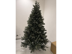 🎄 Selling Christmas decorations in great condition! 🎁