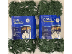 🎄 Selling Christmas decorations in great condition! 🎁