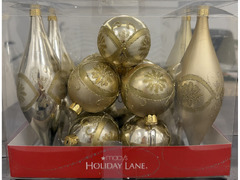 🎄 Selling Christmas decorations in great condition! 🎁