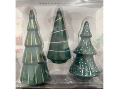 🎄 Selling Christmas decorations in great condition! 🎁