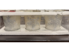 🎄 Selling Christmas decorations in great condition! 🎁