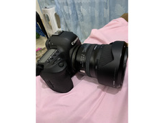 Canon 5D mark 4 with 24-70 lens
