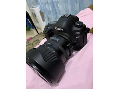 Canon 5D mark 4 with 24-70 lens